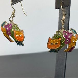 Two Hands Enamel Vintage Style Cat Color Earrings